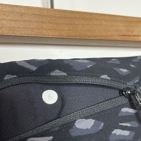 Lululemon Tight Stuff Tight Simply Lace Play Dark Slate Black Luxtreme Size 6 - Picture 9 of 9